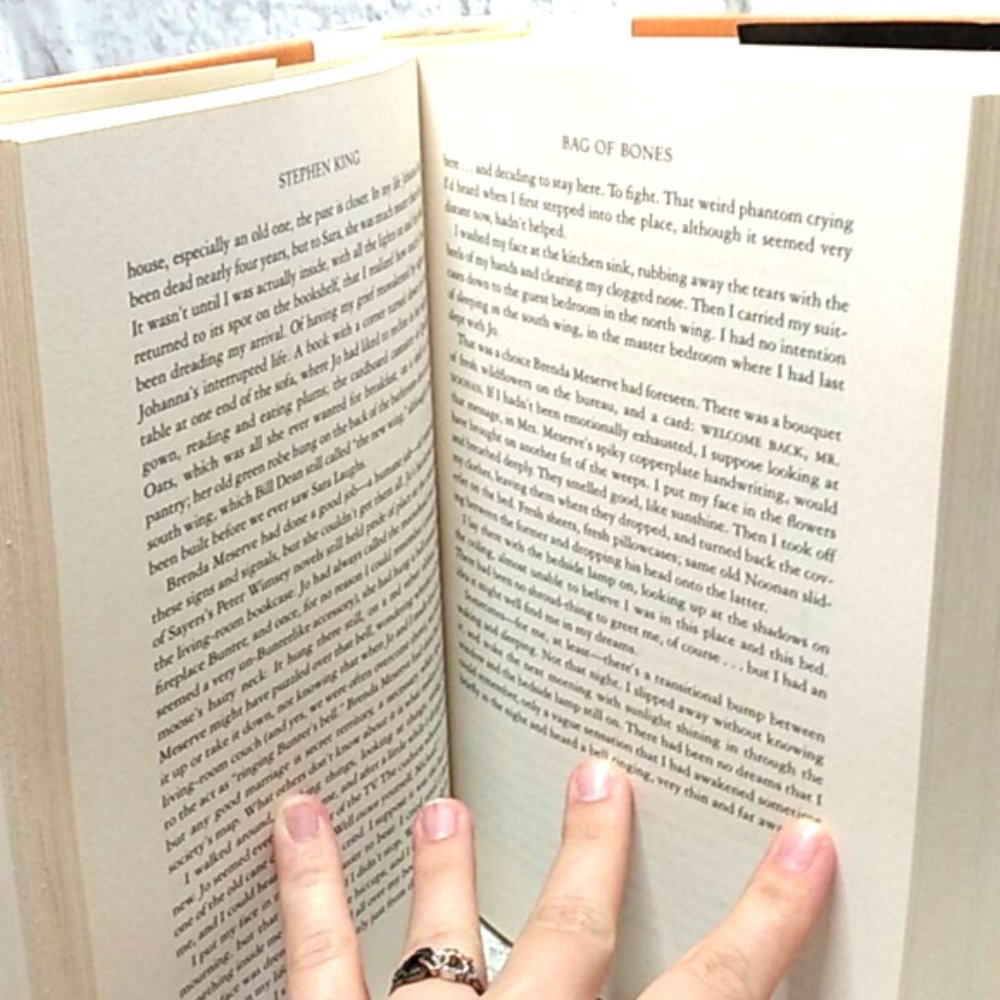 Bag of Bone by Stephen King book - Picture 4 of 6